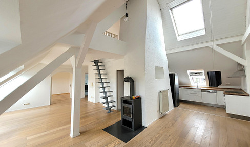 Central, individual: top-floor apartment/studio with view/parking space