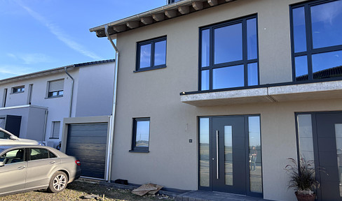 Modern, energy-efficient semi-detached house for rent in the Zülpich Rövenich development area.