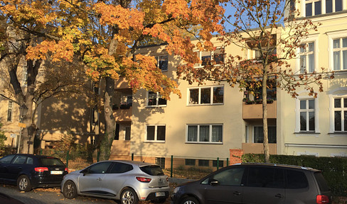 Lichterfelde! spacious 2 room apartment, ready to move in, commission-free, own parking space