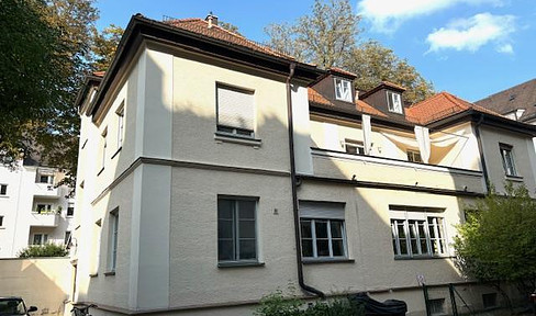 "Townhouse" over 2 floors, 6 rooms, Altbogenhausen, very quiet rear building, large west-facing terrace!