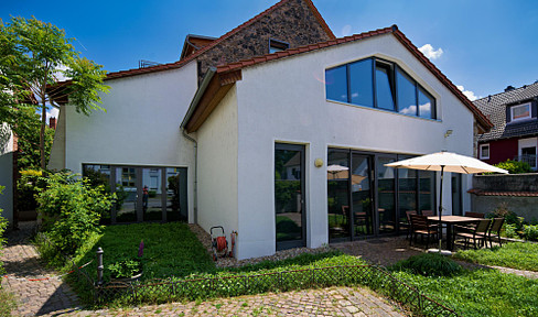 Spacious house in Rumpenheim with modern comfort in a historic ambience