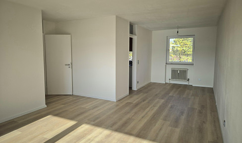 großzügige 3 Zimmer Wohnung mit Einbauküche, Balkon und Fernblick