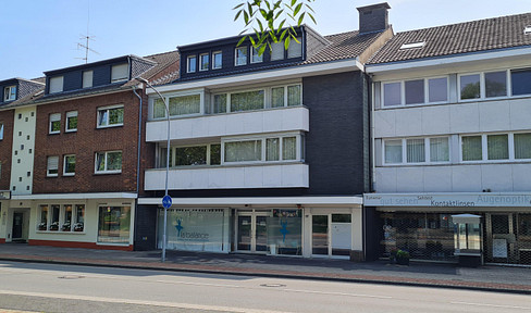 Residential and commercial building with many possibilities