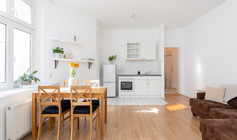 Ready-to-occupy, freshly renovated 1-room apartment with open kitchen in Friedrichshain