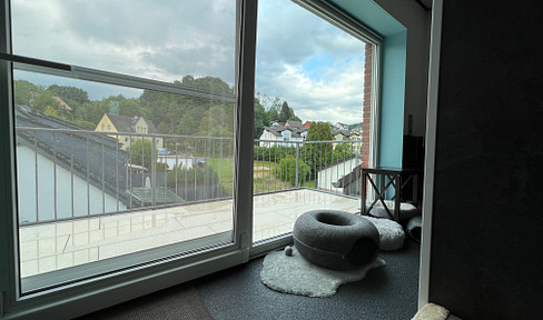 Stylish, as-new 5-room maisonette apartment with balcony, EBK and wallbox in Overath