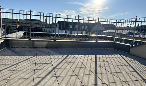 Über den Dächern von Leipzig: 2,5-Zi-Maisonette mit 25 m² Sonnen-Dachterrasse am Rosental/Zoo