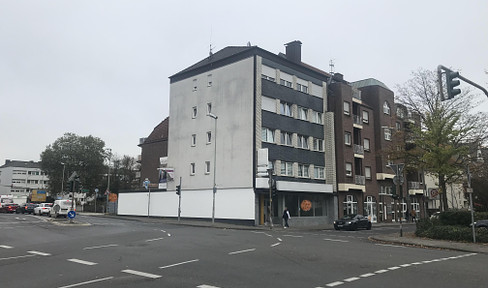 Ladenlokal in unmittelbarer Nähe zum Busbahnhof und Krankenhaus, an wichtiger Durchgangsstraße