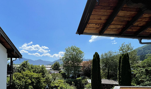Spacious 4.5-room apartment (175 m²) with a rooftop terrace and views of the Wallberg mountain, located in Bad Wiessee.