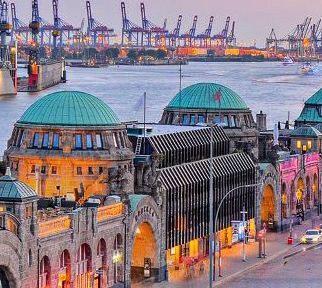 Provisionsfreies Büro direkt an den St. Pauli Landungsbrücken mit Blick auf Elbe und Hafen