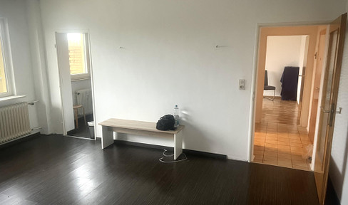 2 Zimmer Wohnung, Balkon, Keller und Stellplatz Rüsselsheim