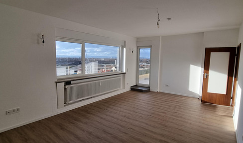 Penthouse 92sqm 3-room apartment in LU Mitte, great view, good connections, terrace + balcony