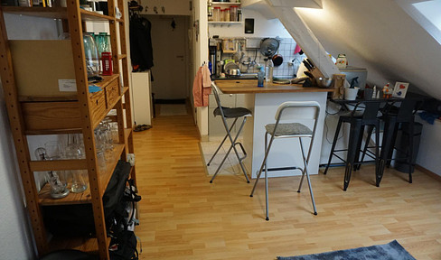 quiet attic apartment in Lewerentzstr.