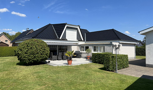 Modernized two-family ensemble in an idyllic location