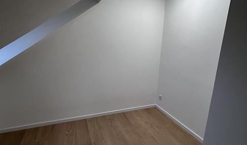 Modernisierte Dachgeschosswohnung mit Charme – 2 Zimmer in Mönchengladbach-Rheydt