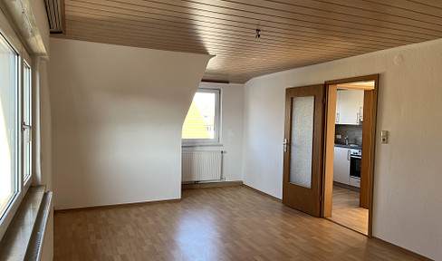 gepflegte 3 Zimmerwohnung 55 m² DG mit EBK in ruhiger Lage Sackgasse