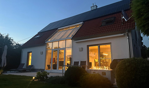 Modernes Architekten-Juwel mit Wärmepumpe, PV-Anlage und Heimkino, laufend renoviert