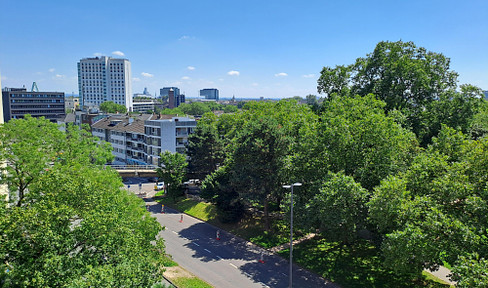 ** - above the rooftops of Cologne - barrier-free 3-room apartment - modernized - commission-free