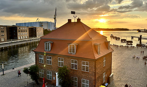 Vacation apartment with harbor view Monument Ohlerich Speicher Wismar harbor investment