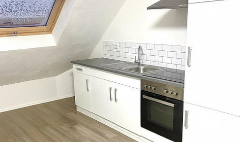 Modern and completely renovated 3-room apartment with fitted kitchen