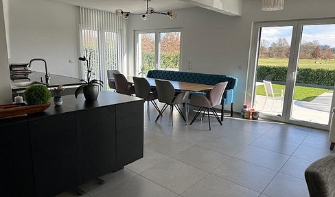 Town villa with pool and alpine view, in a quiet, attractive and dreamlike location in Markdorf