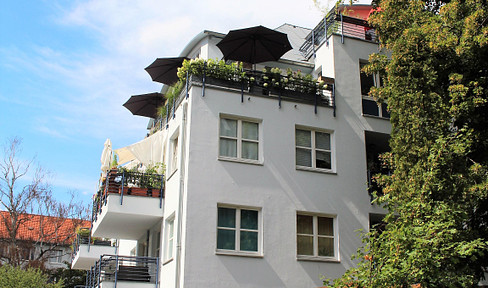 Bright, quiet roof terrace idyll with own parking space