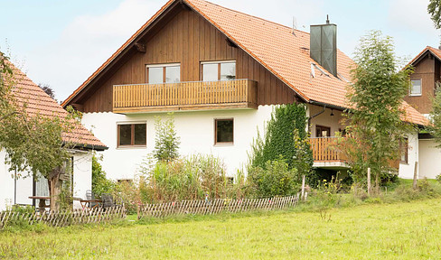 Freistehendes Einfamilienhaus mit Einliegerwohnung in schöner Lage provisionsfrei zum Verkauf