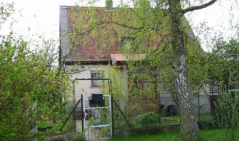 Franconian pointed gable house, 7 rooms, balcony, terrace, 2 garages, beautiful garden, in 97270 Kist