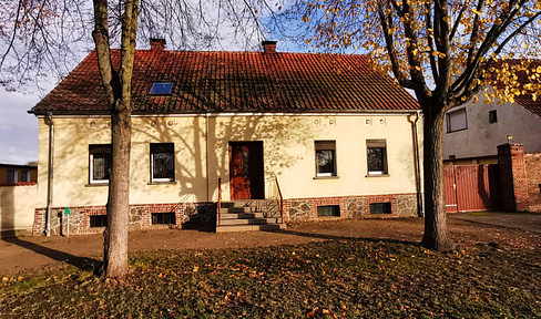 Idyllic three-sided farm with large house and garden