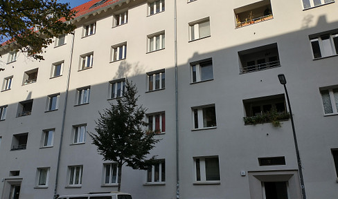 Refurbished 2-room apartment in Berlin Neukölln near Tempelhofer Feld