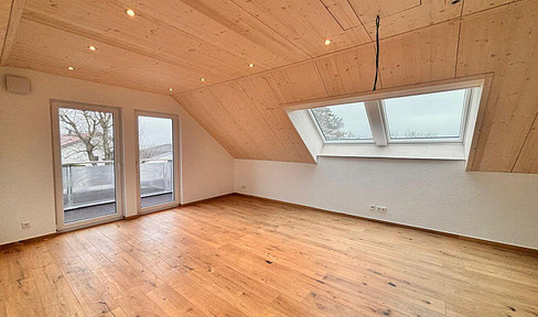 Bright, two-room penthouse apartment in Öpfingen.