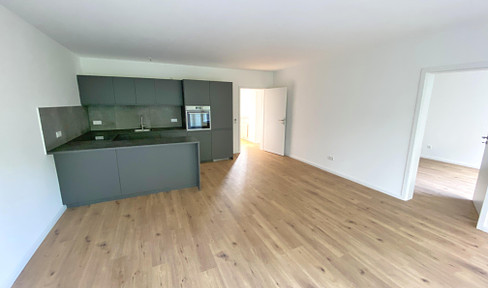 Modern 2.5-room apartment, first occupancy after renovation, incl. parking space, without brokerage fee