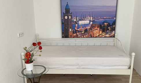 - IMMEDIATELY AVAILABLE - furnished rooms