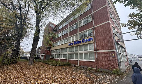 Office/warehouse space: 2100 square meters, divisible into units from 450 square meters. Option to rent with a later purchase option. Approximately 50 parking spaces. Prime location.