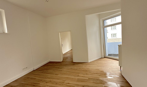 First-time occupancy after core renovation - bright 2-room apartment with balcony in a quiet side street