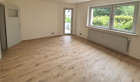 Refurbished, bright 3-room apartment with balcony and EBK in Rhiemsweg/Horn