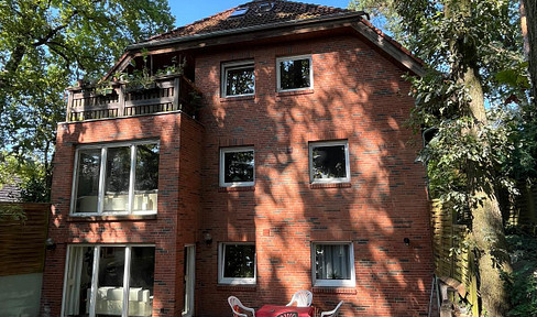For Sale: Glienicke/Nordbahn – Multi-family building with three apartments, all currently rented.