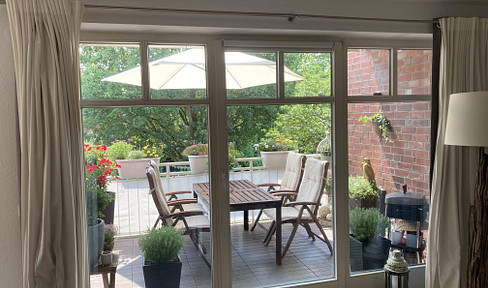 "Semi-detached house feeling" - Spacious maisonette apartment in a quiet location