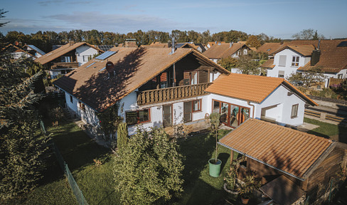 2-Familienhaus, hochwertig renoviert mit zwei großen Garagen, 3 Minuten zur A96