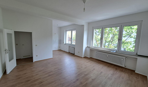 Ready-to-move-in 1 room apartment with open kitchen in Essen Südostviertel