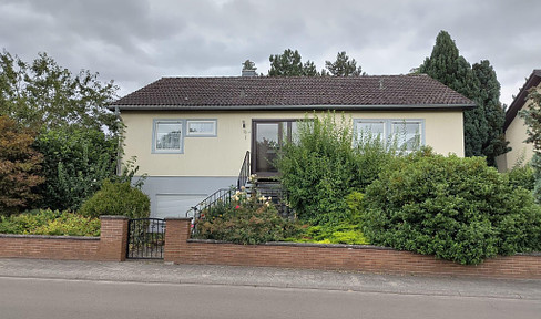 Bungalow with large plot