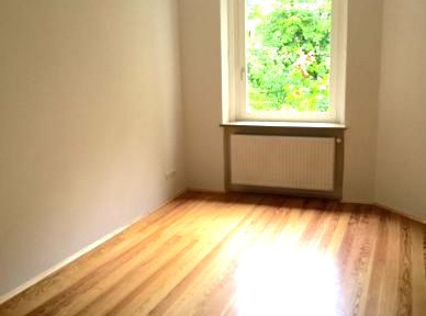 Obergiesing! Innenhoflage! 3 Zimmer WHG mit Wohnküche! Balkon! Komplett saniert!