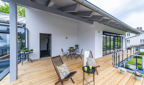 Roof terrace apartment over two levels - commission-free