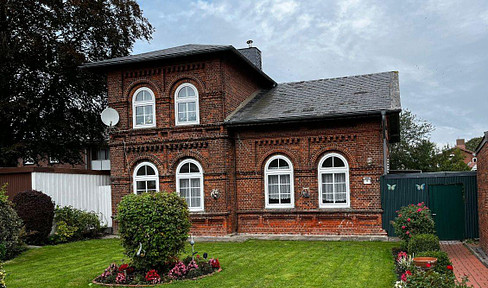 Schöne 3 Zimmer Wohnung im Zweifamilienhaus Altbau. Im Zentrum von Wesselburen