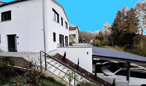 Wohnen im 2-Fam.-Haus mit großer Terrasse, A+, Neubau, Carport, provisionsfrei