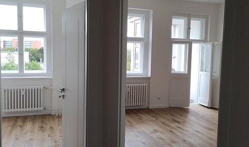 Beautiful, bright, completely renovated old building apartment in Berlin Friedenau