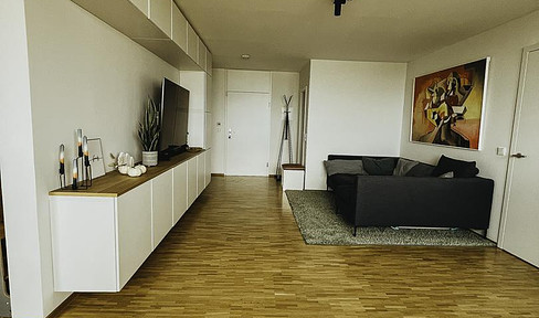 Modern, completely renovated 3-room apartment with a view of Cologne Cathedral - perfect for couples and singles