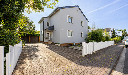 Modernized house in Erlensee: Can also be used as a two-family house, quickly in Frankfurt