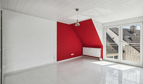 Ideally located between the district court and the hospital – bright and with a fitted kitchen.