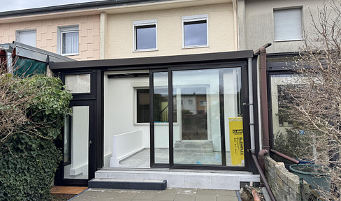 Refurbished 3-room terraced house in Buckow