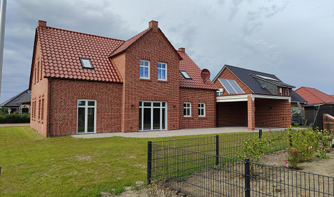 Neues Wohnhaus mit Erd- und Dachgeschßwohnung in Meeresnähe